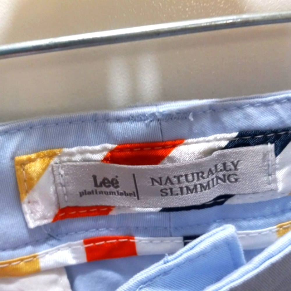 Lee Naturally Slimming Light Blue Capris Size 8 - Picture 5 of 7